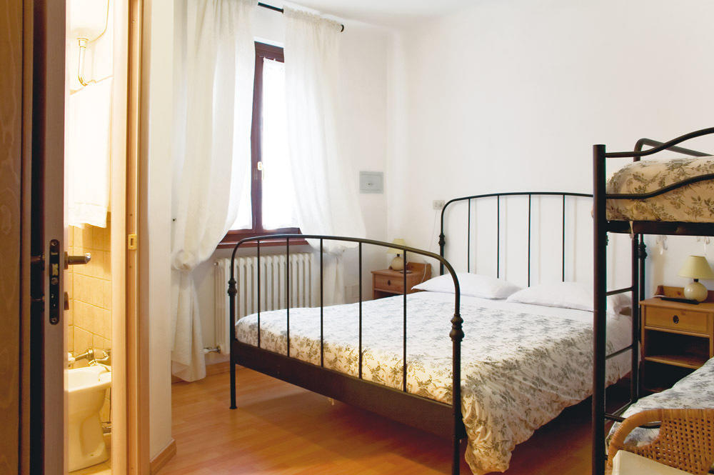 B&B Indipendenza Чивитанова Марке Стая снимка